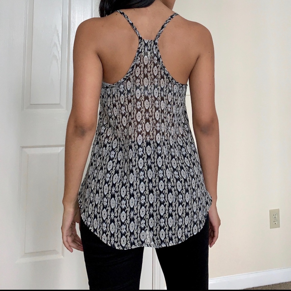 Black & white pattern flowy top